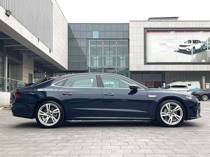 Фото 3 - Audi A7L