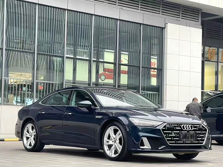 Фото 4 - Audi A7L