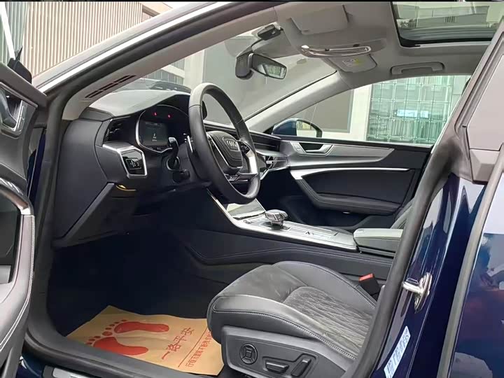 Фото 5 - Audi A7L