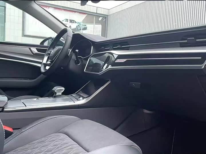 Фото 6 - Audi A7L