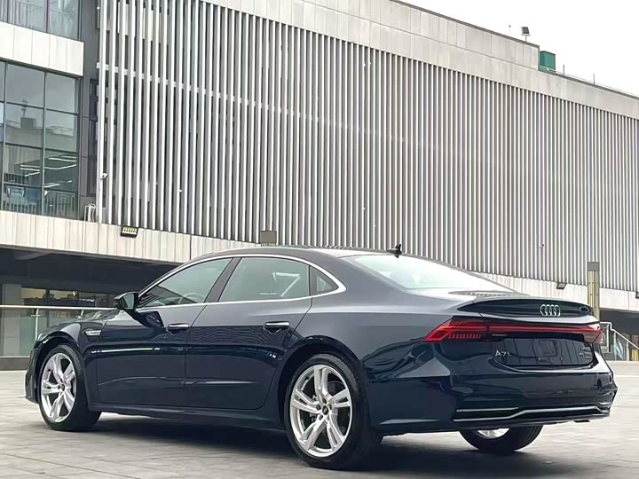 Фото 8 - Audi A7L