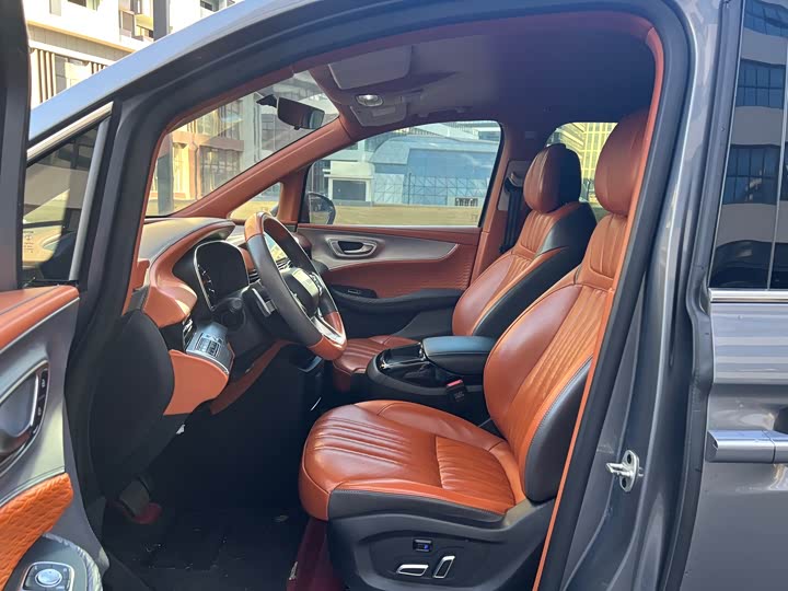 Фото 8 - Roewe iMax 8