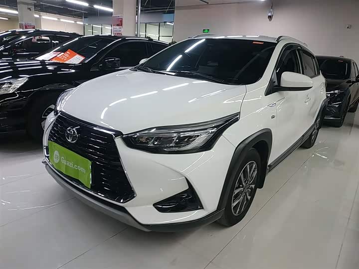 Фото 2 - Toyota Yaris L Hatchback