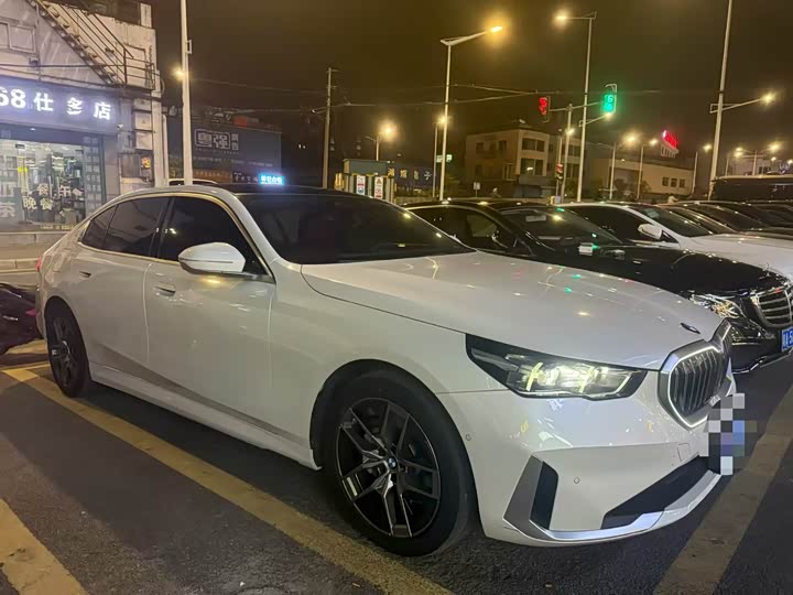 Фото 3 - BMW 5 Series