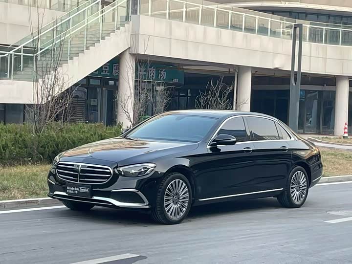 Фото 1 - Mercedes-Benz E-Class