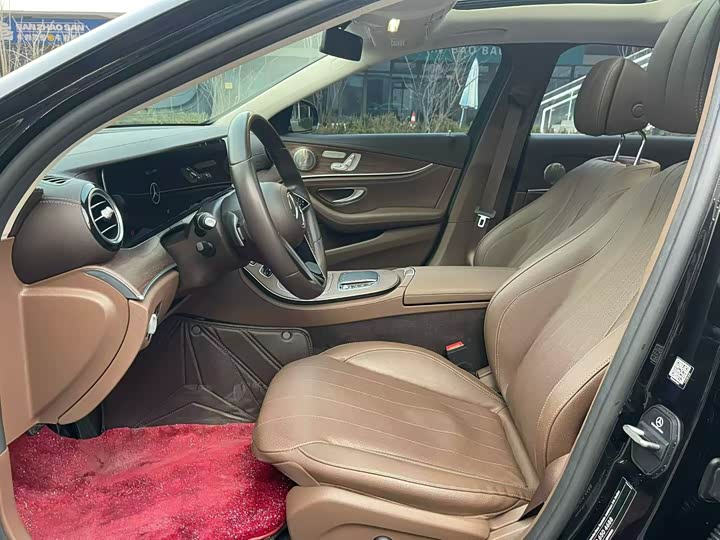 Фото 4 - Mercedes-Benz E-Class