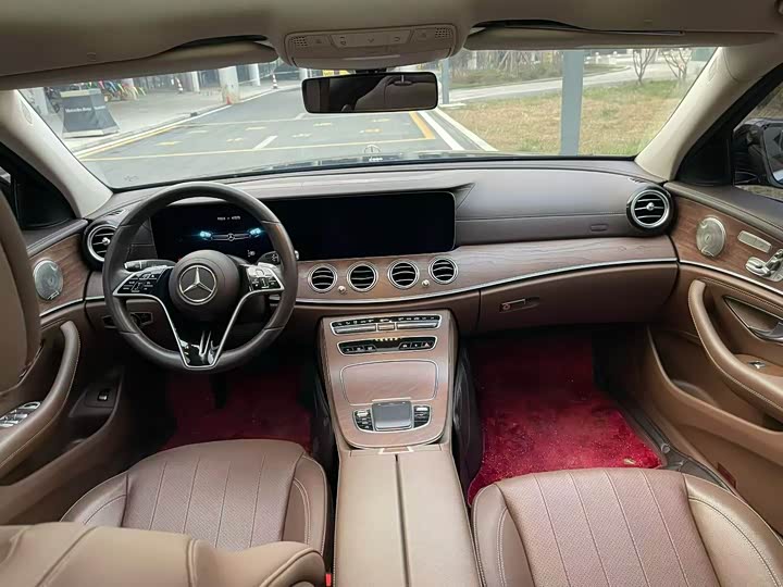 Фото 5 - Mercedes-Benz E-Class