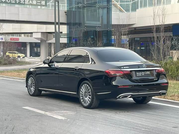 Фото 9 - Mercedes-Benz E-Class