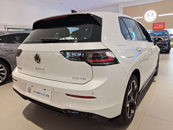 Фото 5 - Volkswagen Golf