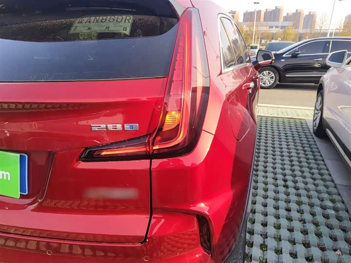 Фото 8 - Cadillac XT4