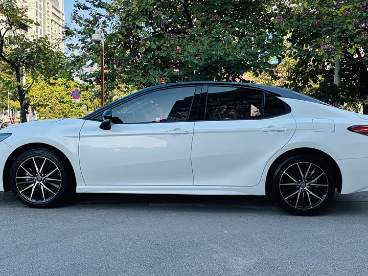 Фото 7 - Toyota Camry