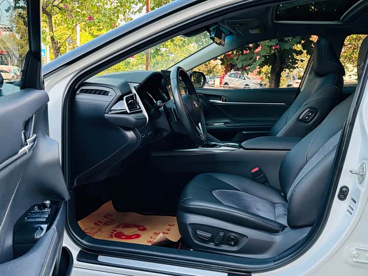 Фото 9 - Toyota Camry