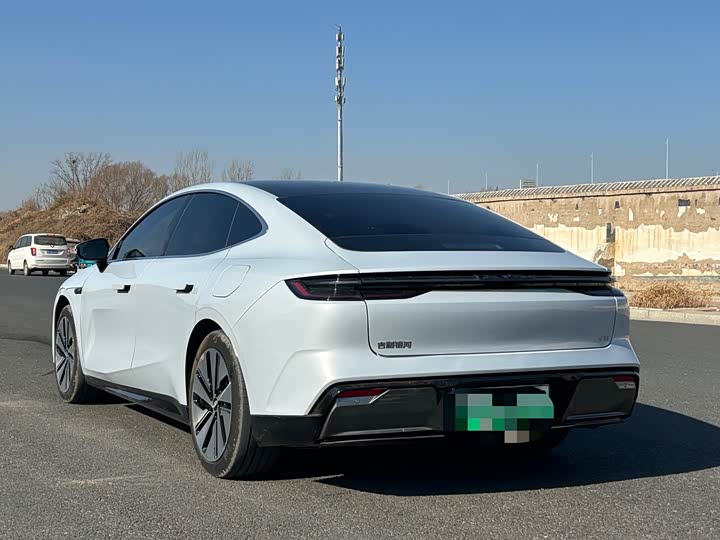 Фото 4 - Geely Galaxy E8