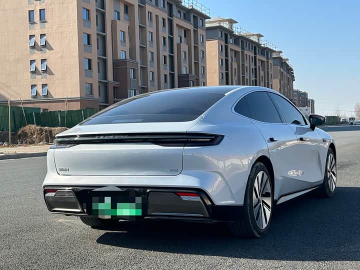 Фото 6 - Geely Galaxy E8