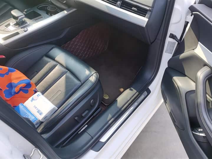 Фото 8 - Audi A4L