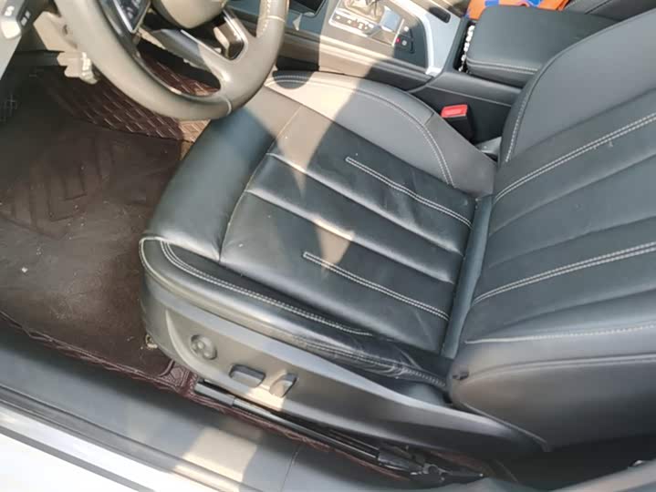 Фото 9 - Audi A4L