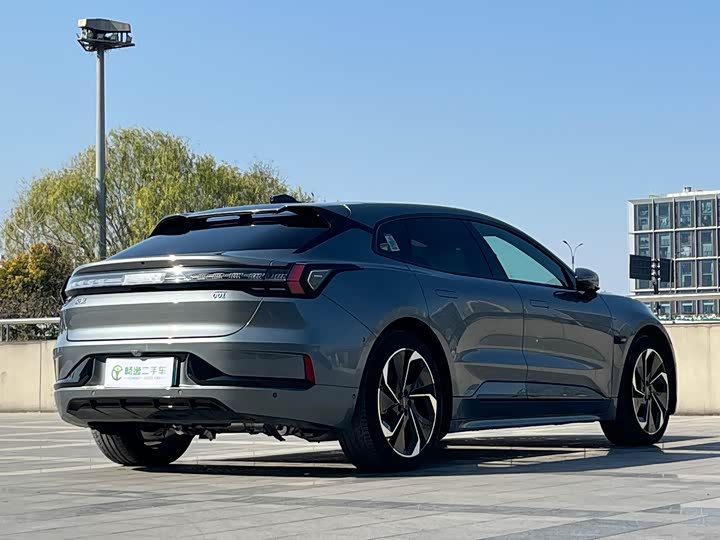 Фото 3 - Zeekr 001