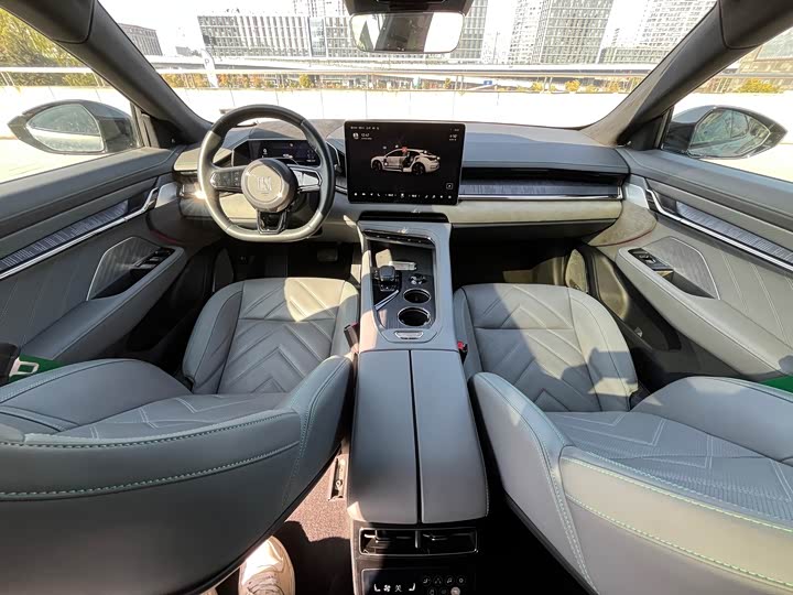 Фото 6 - Zeekr 001