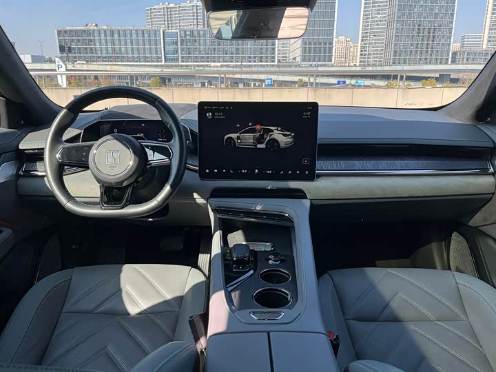 Фото 7 - Zeekr 001