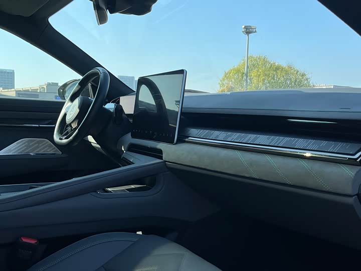 Фото 8 - Zeekr 001