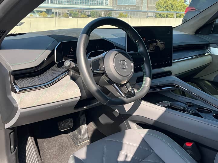 Фото 9 - Zeekr 001