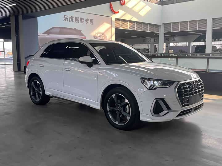 Фото 4 - Audi Q3