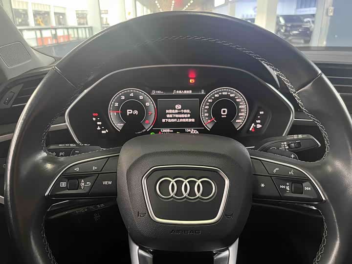 Фото 8 - Audi Q3