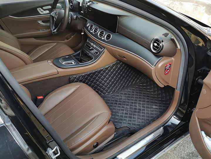 Фото 8 - Mercedes-Benz E-Class