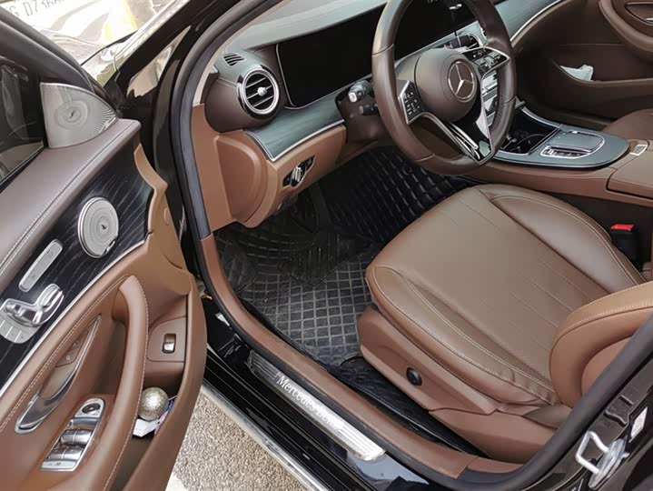 Фото 9 - Mercedes-Benz E-Class