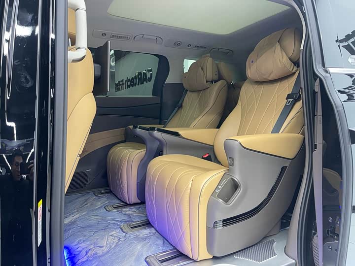 Фото 4 - Denza D9