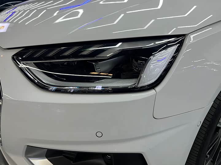 Фото 5 - Audi A4L