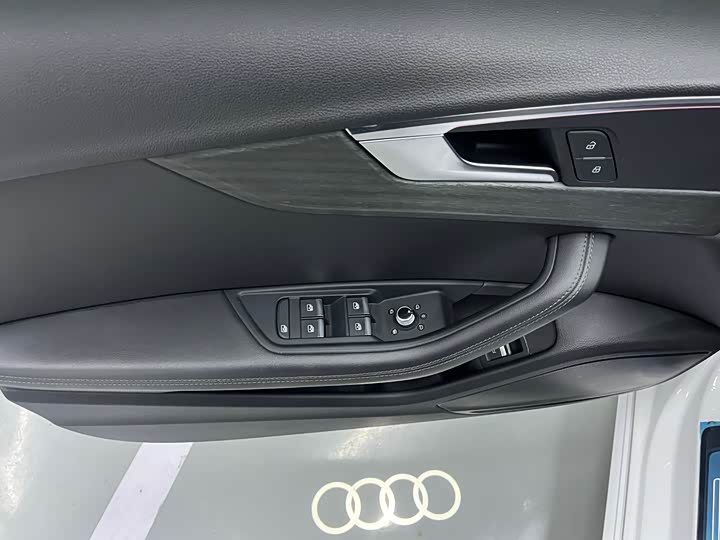 Фото 6 - Audi A4L