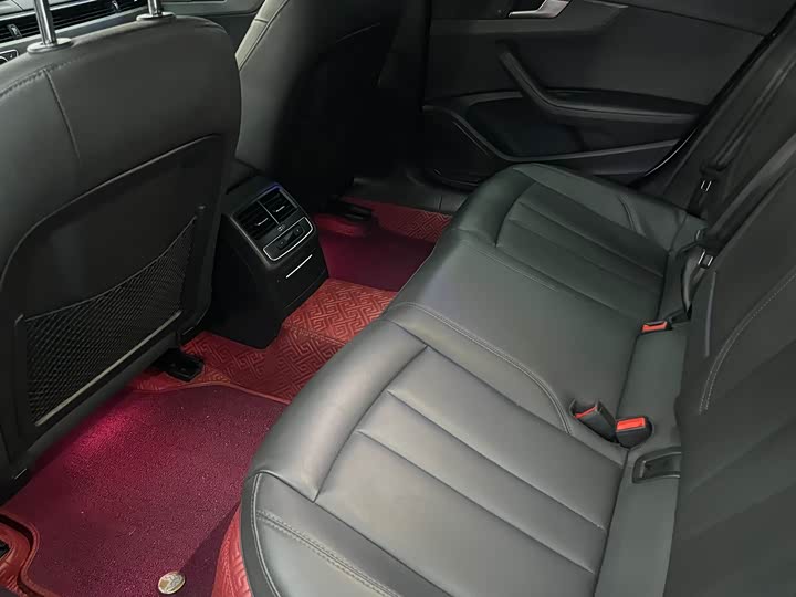 Фото 8 - Audi A4L