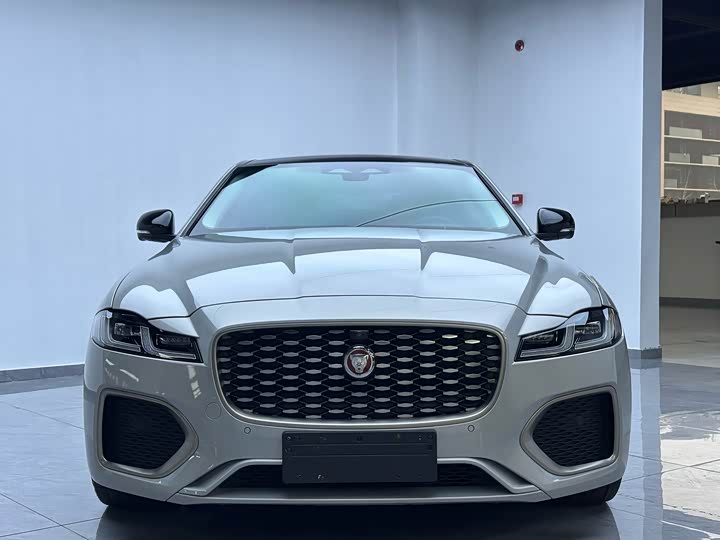 Фото 2 - Jaguar XF L
