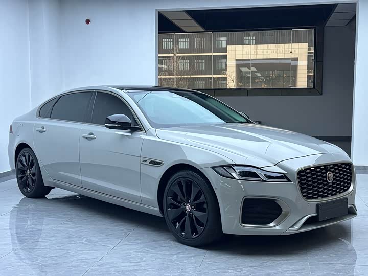 Фото 3 - Jaguar XF L