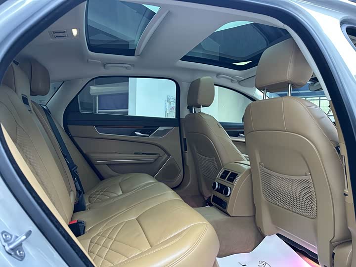 Фото 9 - Jaguar XF L