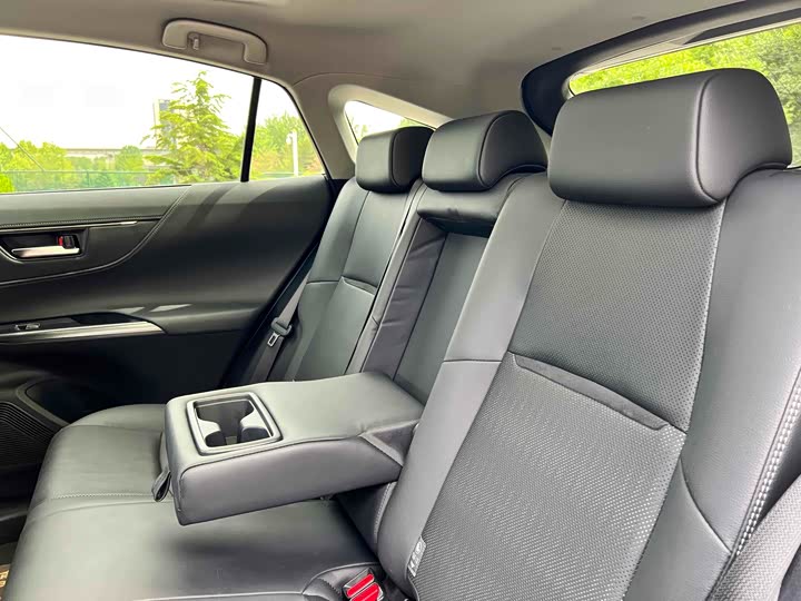 Фото 8 - Toyota Venza