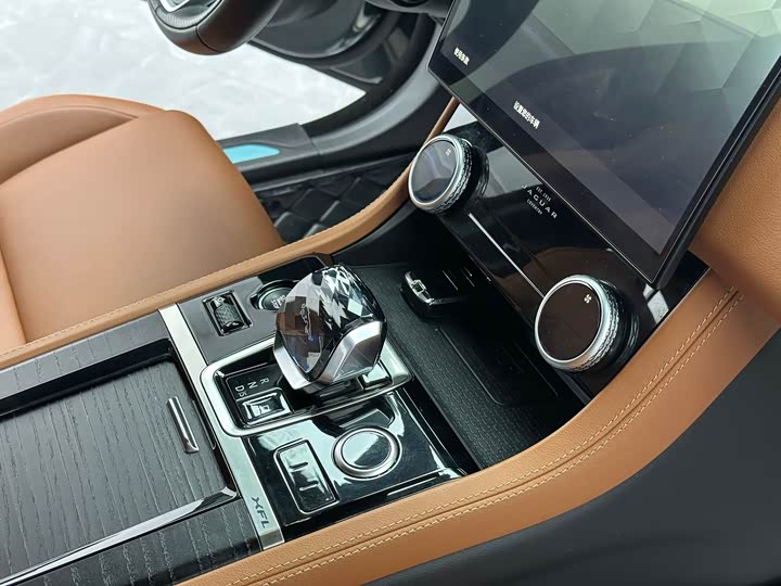 Фото 8 - Jaguar XF L