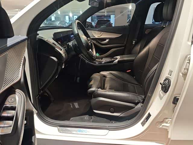 Фото 4 - Mercedes-Benz EQC