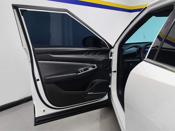 Фото 7 - Geely Atlas