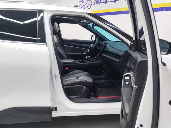 Фото 8 - Geely Atlas