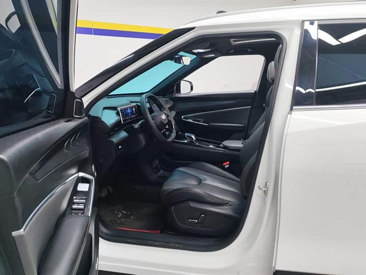 Фото 9 - Geely Atlas