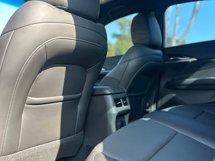 Фото 6 - Cadillac CT4