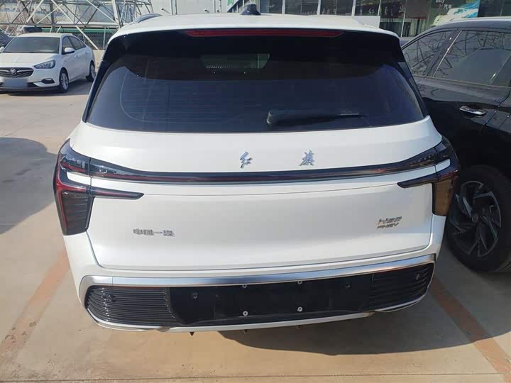 Фото 6 - Hongqi HS3 Hybrid