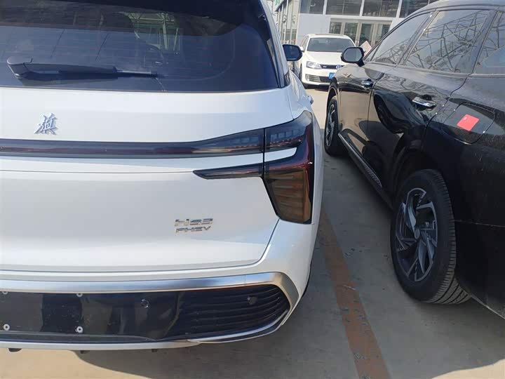 Фото 8 - Hongqi HS3 Hybrid