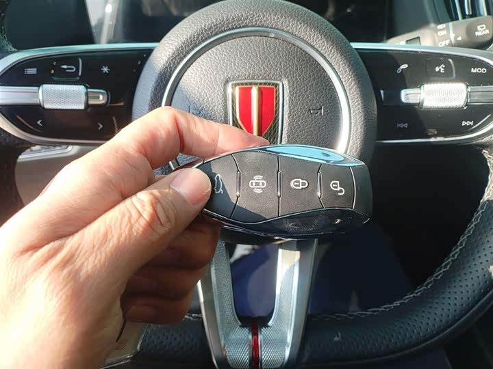 Фото 9 - Hongqi HS3 Hybrid