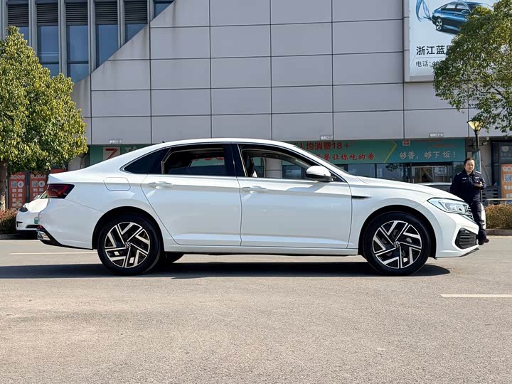 Фото 4 - Volkswagen Sagitar L