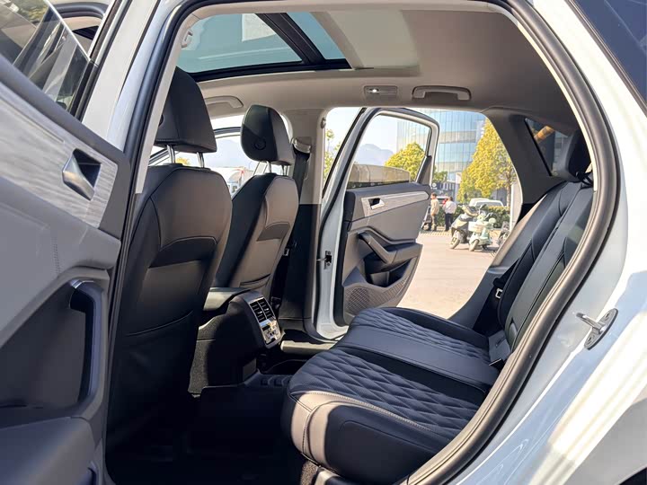 Фото 9 - Volkswagen Sagitar L