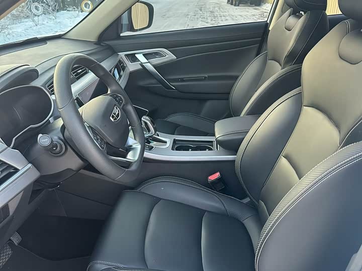 Фото 7 - Geely Atlas