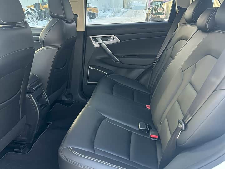 Фото 9 - Geely Atlas